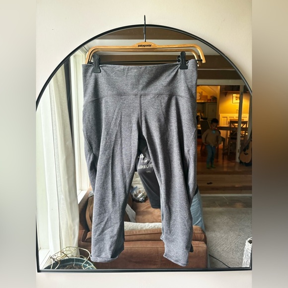 Lululemon | Train Times Crop (17") | size 10 - Picture 6 of 10